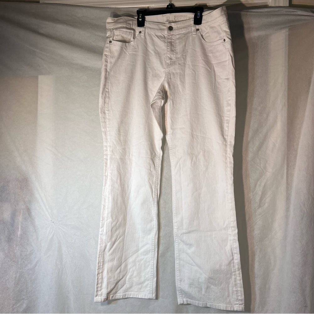 NY&CO white curvy bootcut jeans, size 18